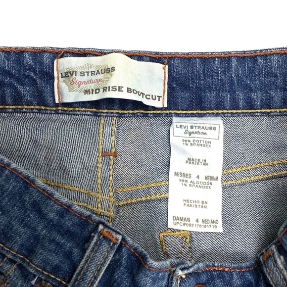 Signature By Levi Strauss Mid Rise Bootcut Women's size 4 Dark Blue Denim Jeans - Picture 3 of 3